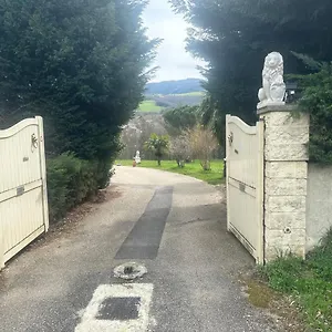 Joli Au Calme Avec Place De Parking Prive Maison d'hôtes